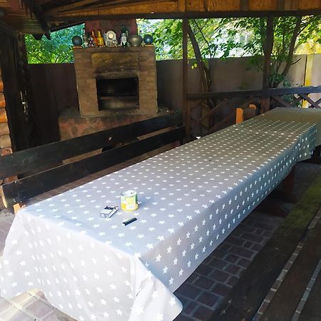 Куренiвський Двiр Kiev Exterior foto