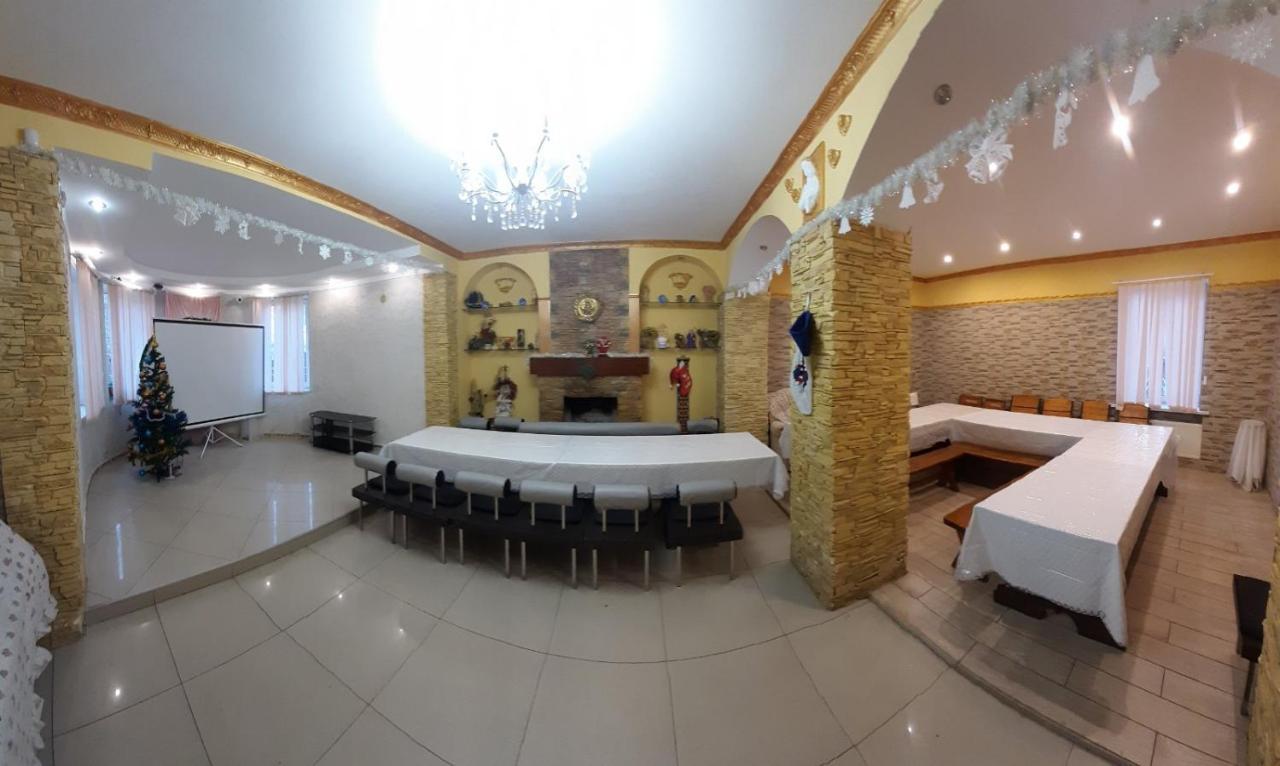 Куренiвський Двiр Kiev Exterior foto