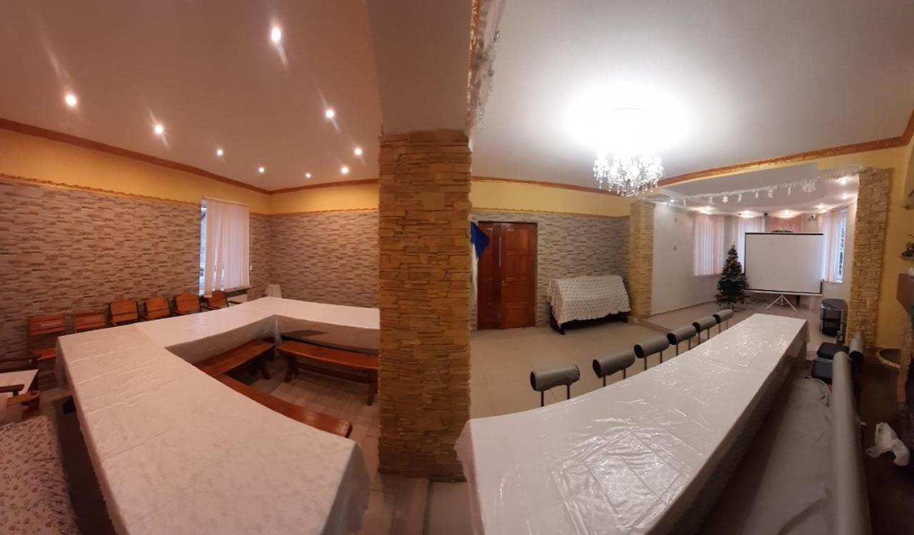 Куренiвський Двiр Kiev Exterior foto