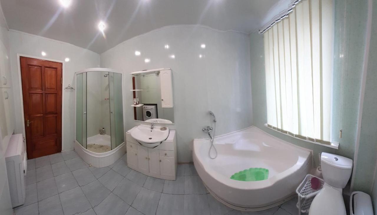 Куренiвський Двiр Kiev Exterior foto