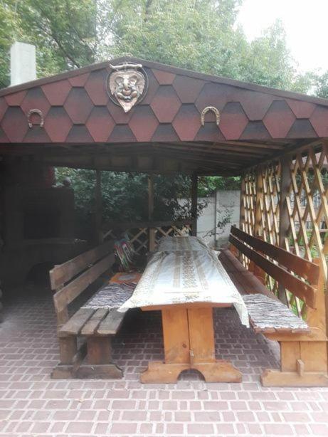 Куренiвський Двiр Kiev Exterior foto